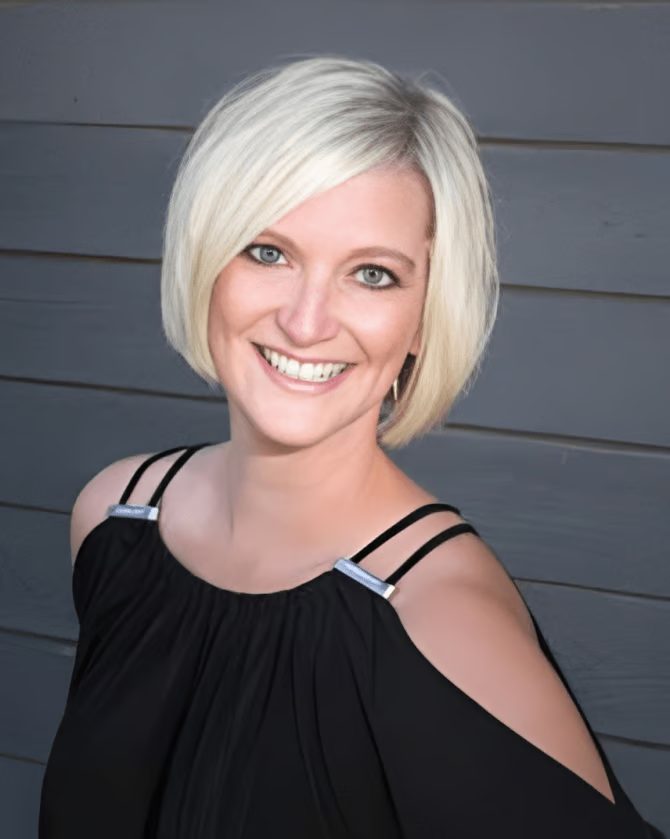 Robyn Bernzott, Licensed Real Estate Agent with The Tackett Team