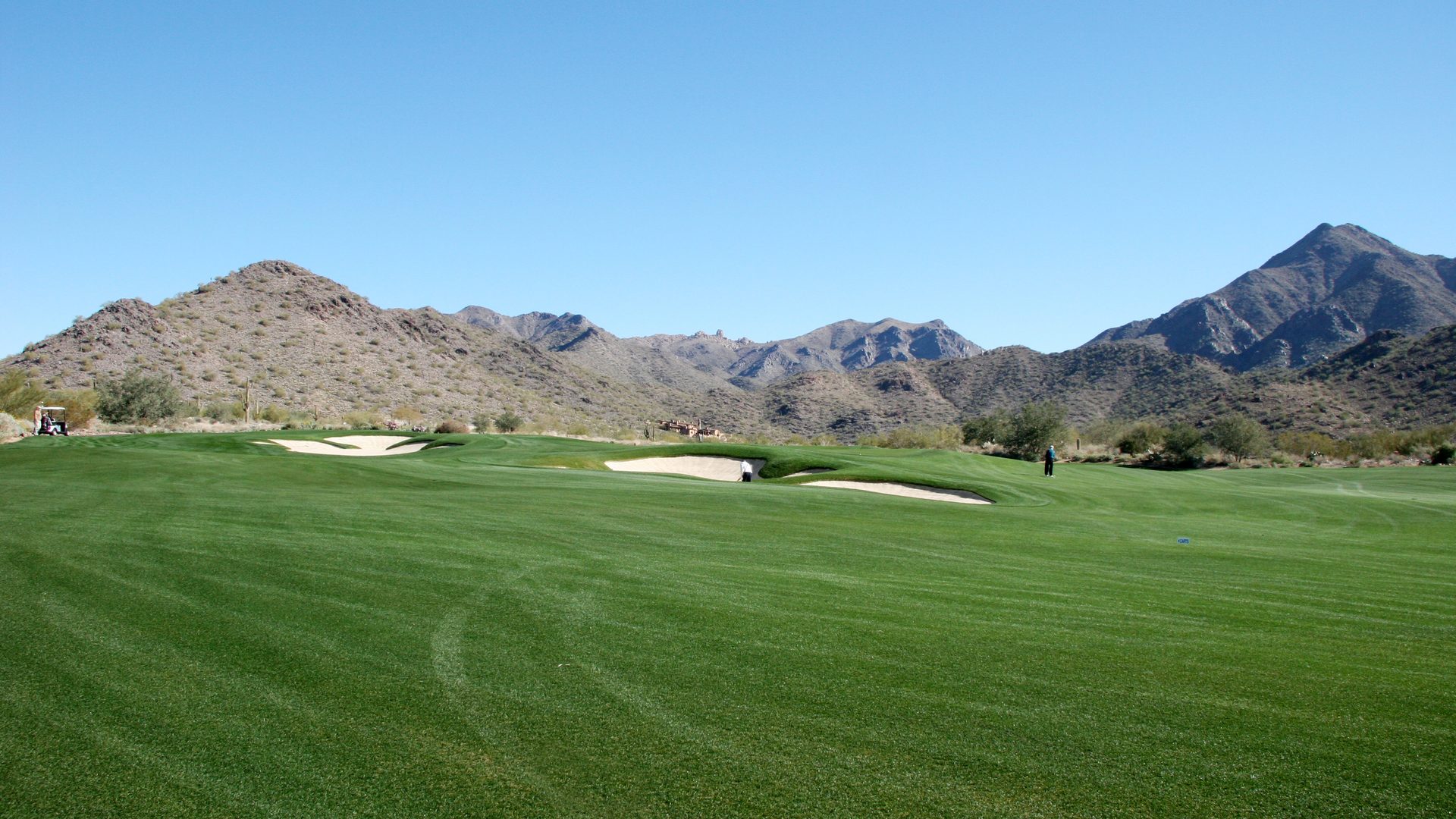 Silverleaf golf fairway and rugged mountain backdrop in Scottsdale