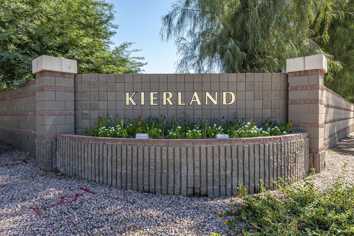 Kierland community sign with landscaping in Scottsdale