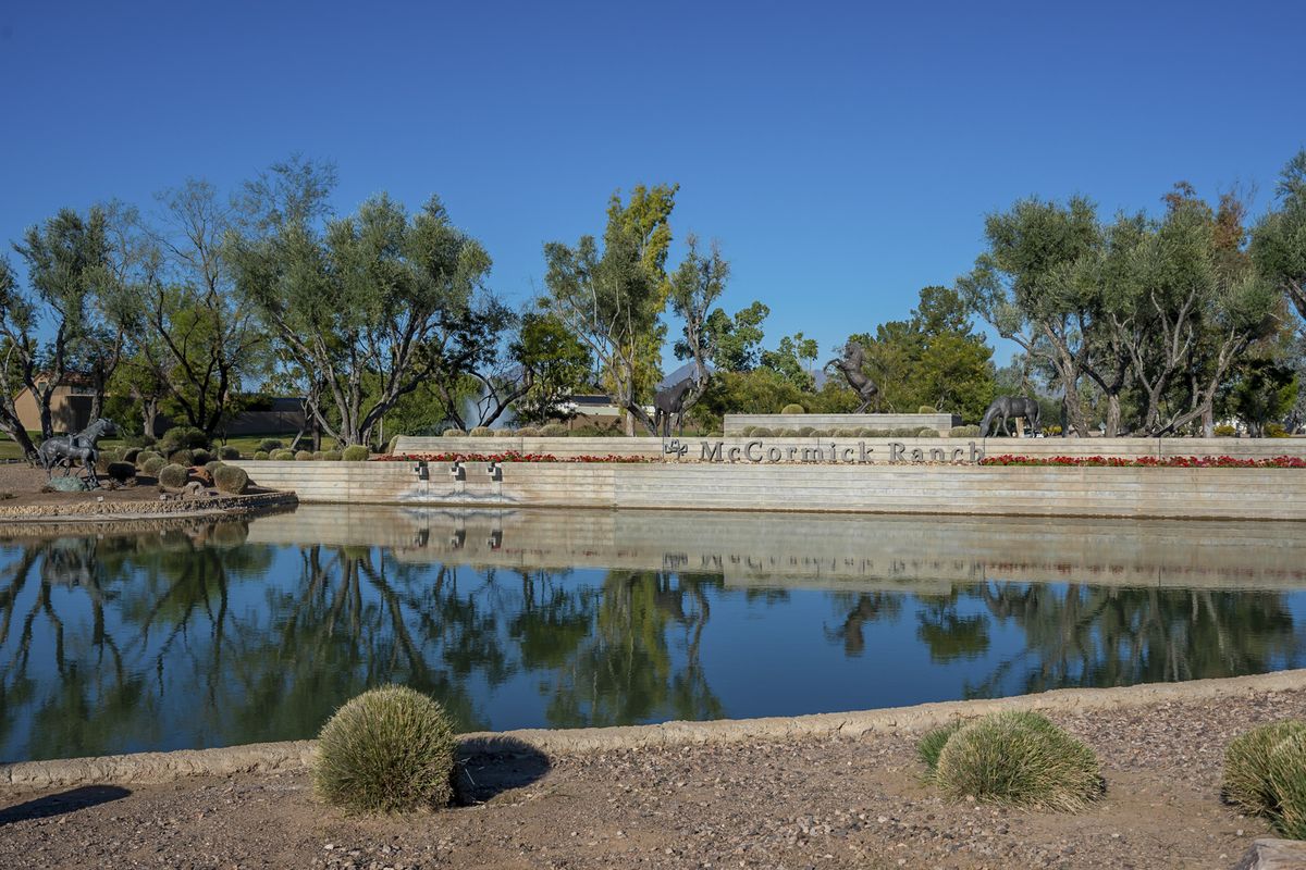 Calm lake and greenbelt in McCormick Ranch, Scottsdale