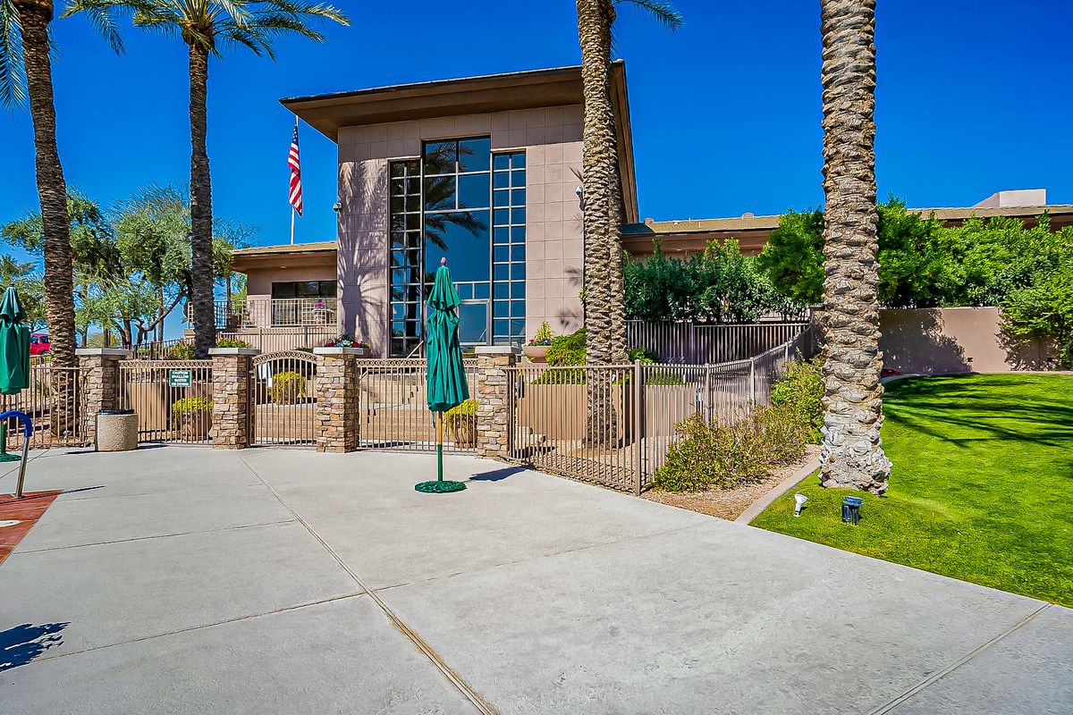 Stonegate clubhouse entrance in Scottsdale
