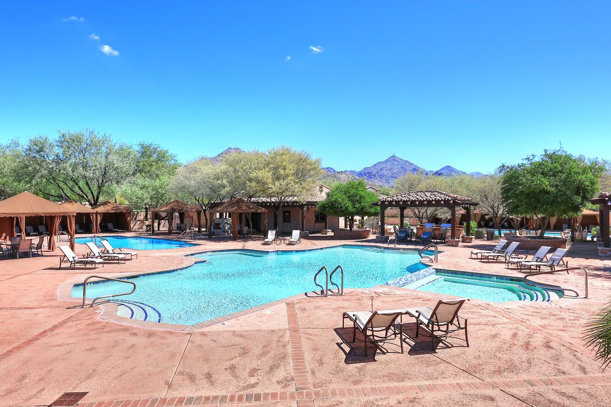 Community pool complex at Windgate Ranch in Scottsdale