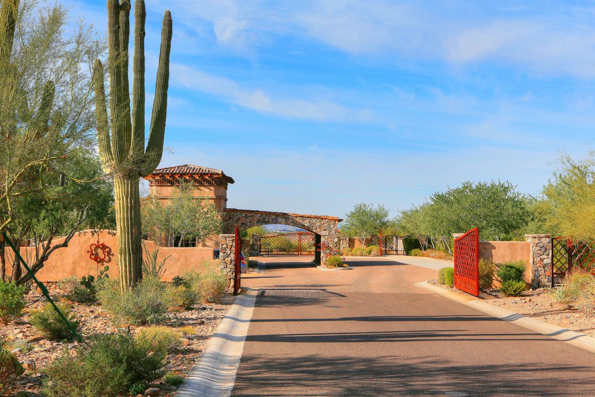 Guard-gated entry at Windgate Ranch in Scottsdale