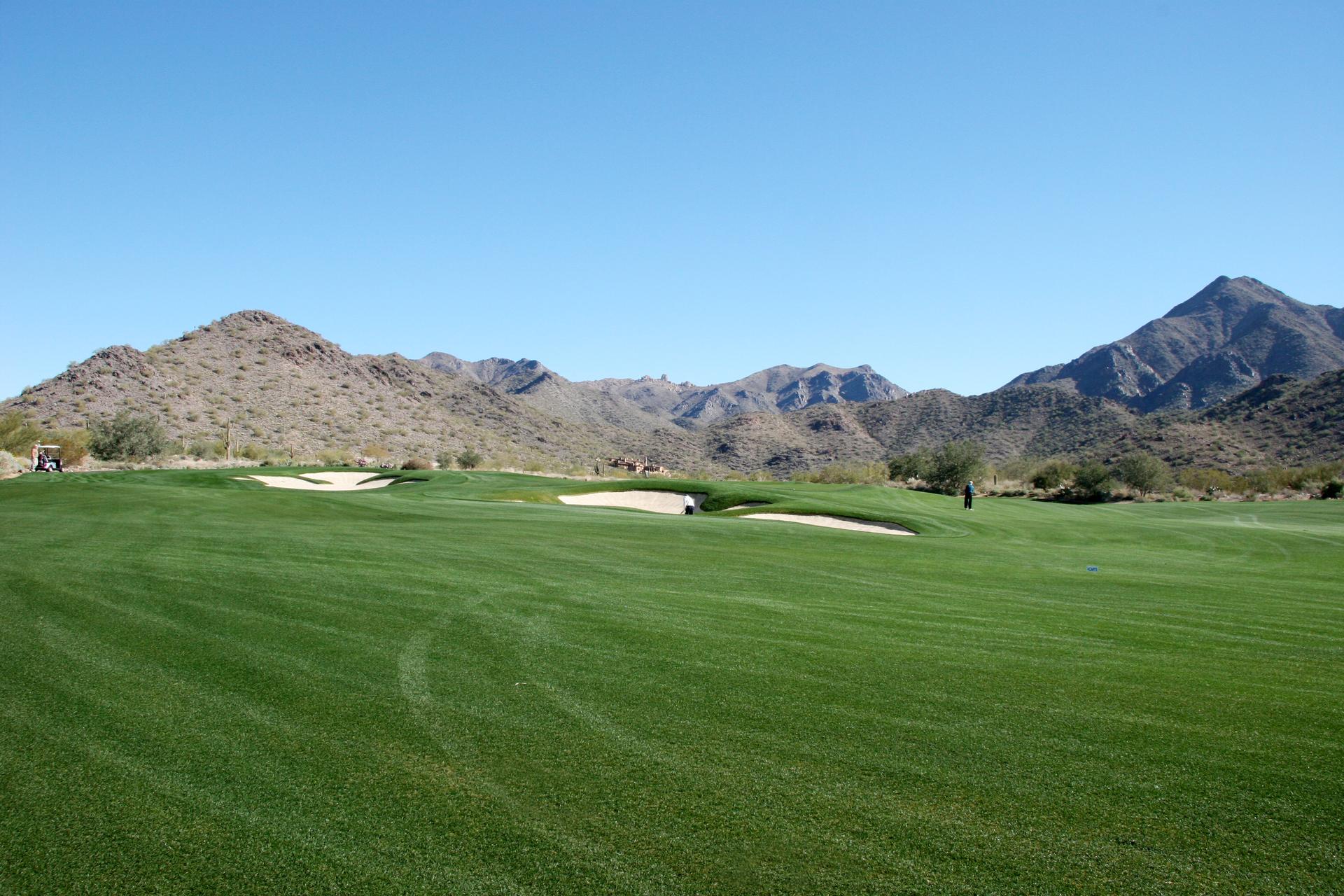 Silverleaf golf fairway and rugged mountain backdrop in Scottsdale